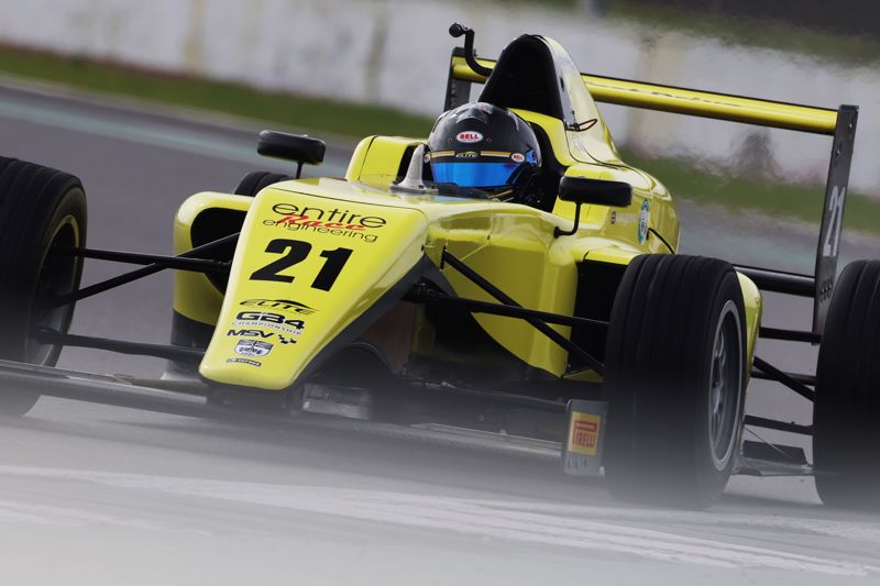 Palmowski sets the test pace at Oulton Park in GB4