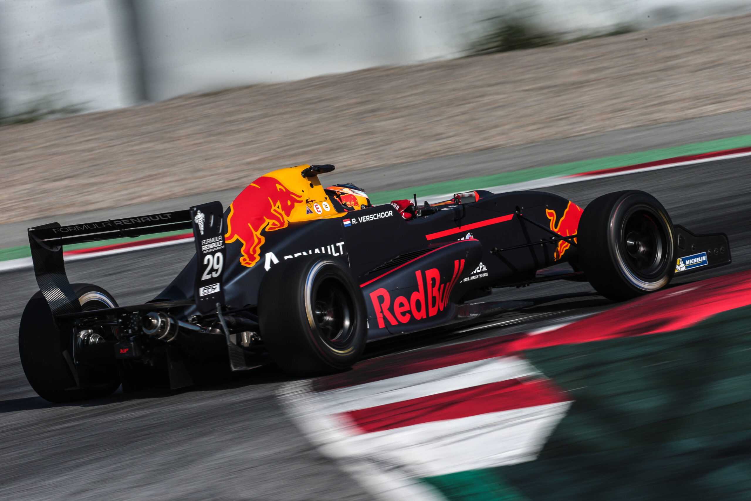 Verschoor at the Barcelona-Cataluya circuit in FR2.0 in Red Bull colours